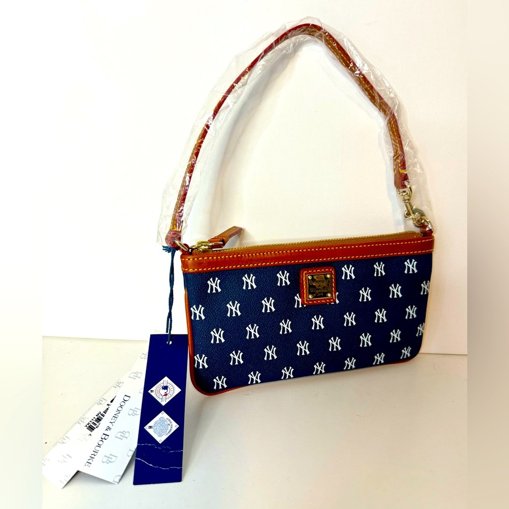 NWT Dooney & Bourke NY Yankees Zip Top Wristlet Navy